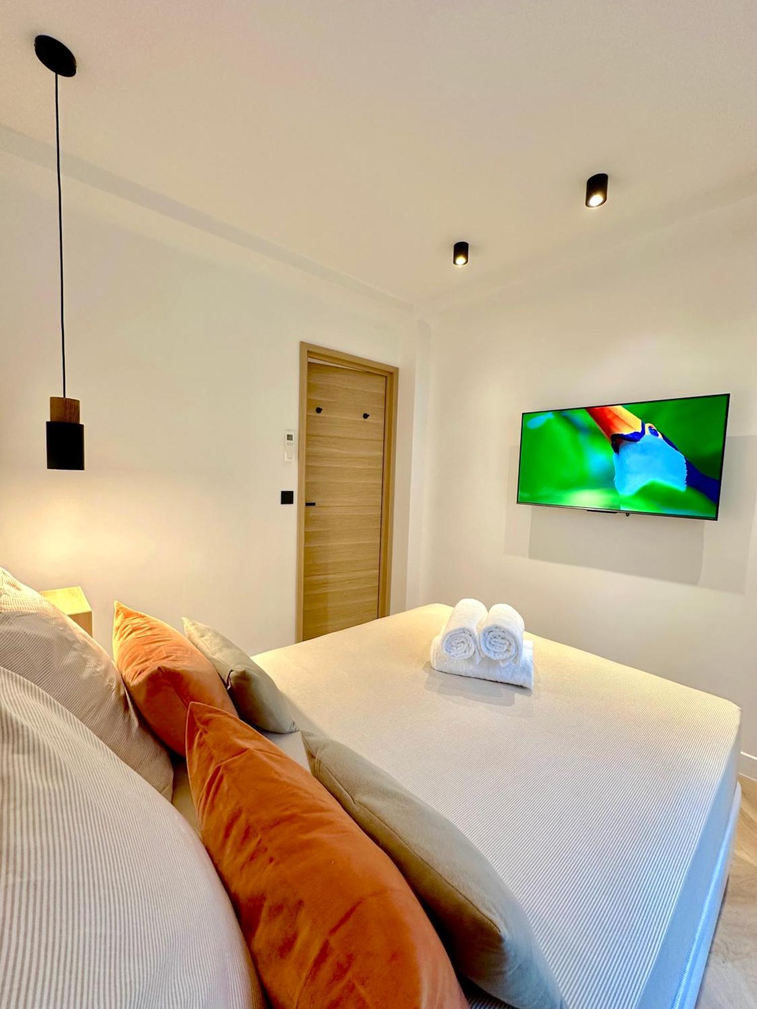 Monaco # Menton - 6 Persons - 2 Bedrooms - Full Renovated - Private Parking - Hypercenter - Clim - Beach And Sun Bagian luar foto