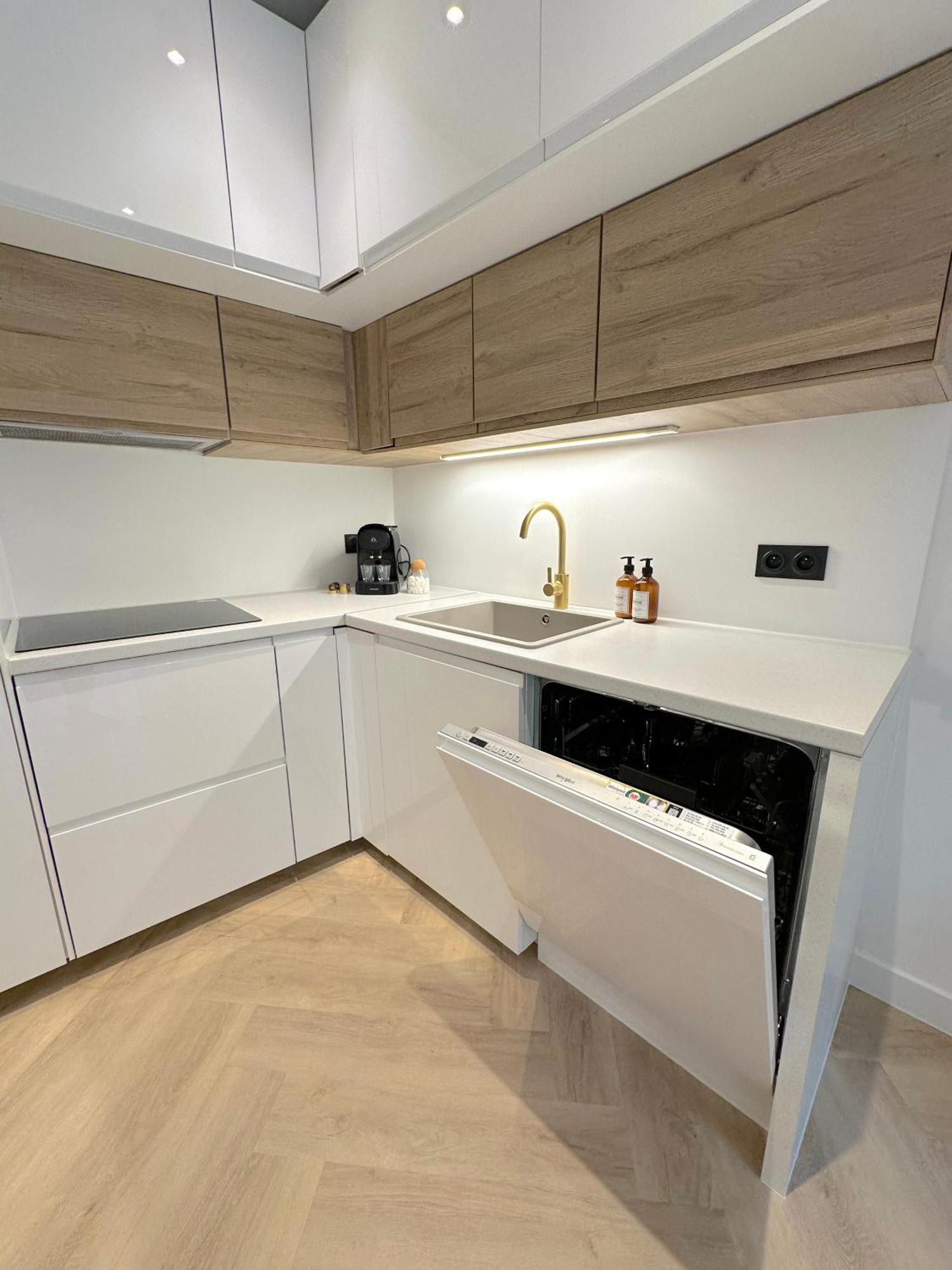 Monaco # Menton - 6 Persons - 2 Bedrooms - Full Renovated - Private Parking - Hypercenter - Clim - Beach And Sun Bagian luar foto