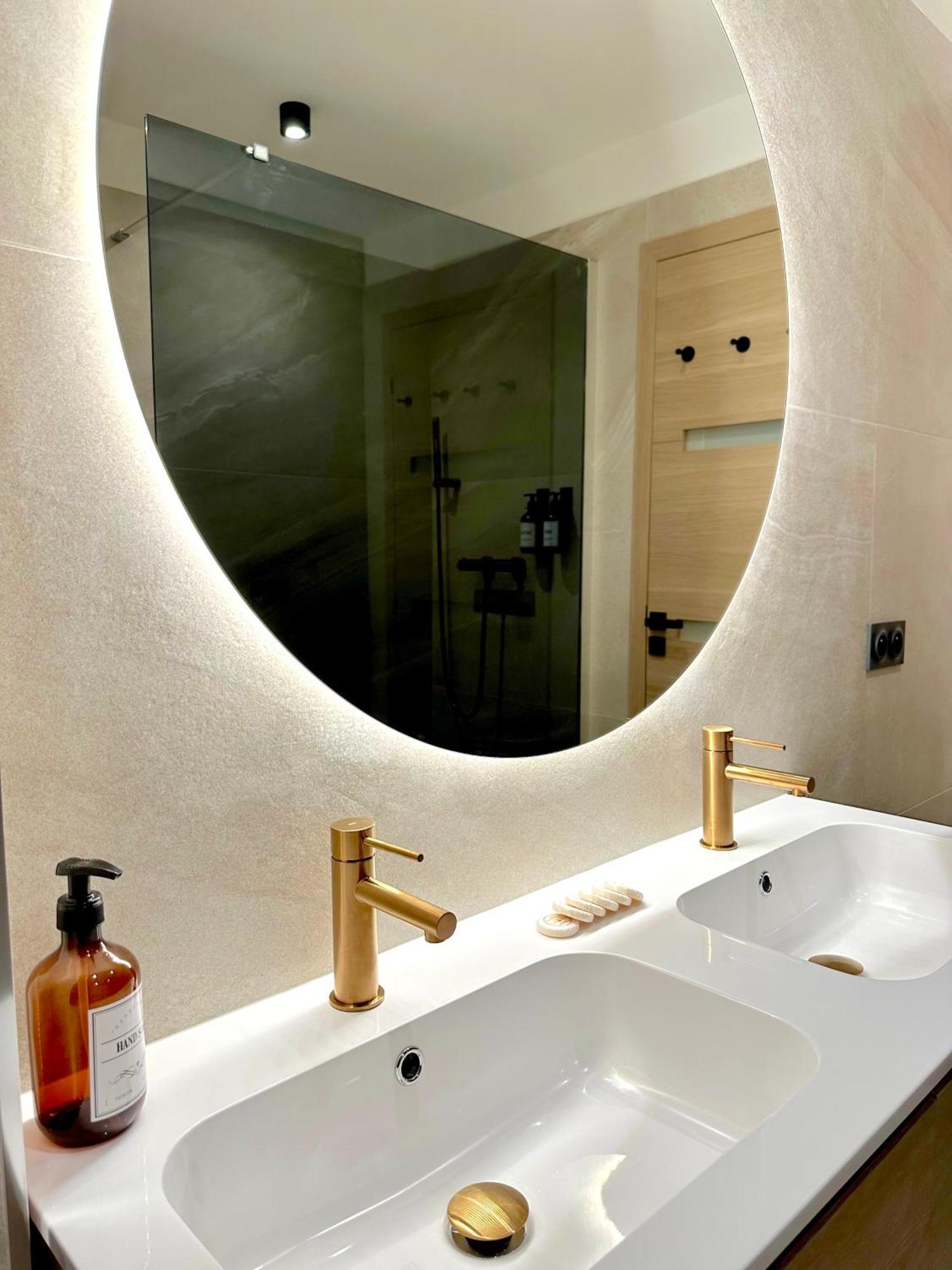 Monaco # Menton - 6 Persons - 2 Bedrooms - Full Renovated - Private Parking - Hypercenter - Clim - Beach And Sun Bagian luar foto
